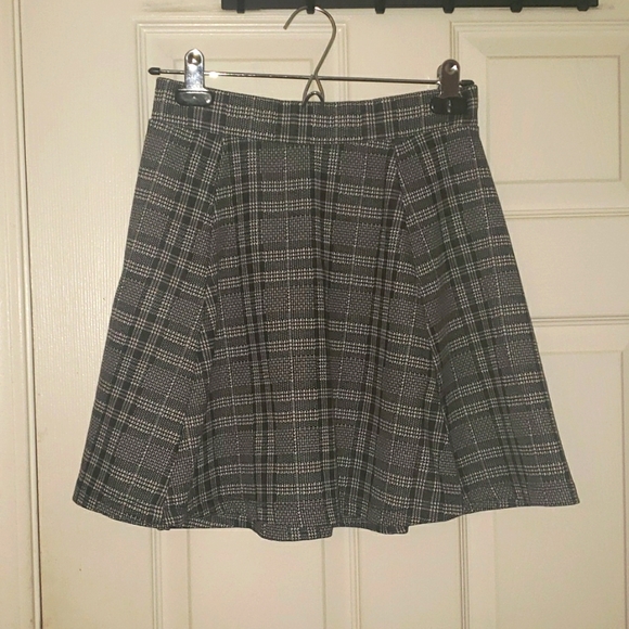Divided H&M Grey Plaid Skater Skirt - Picture 1 of 4